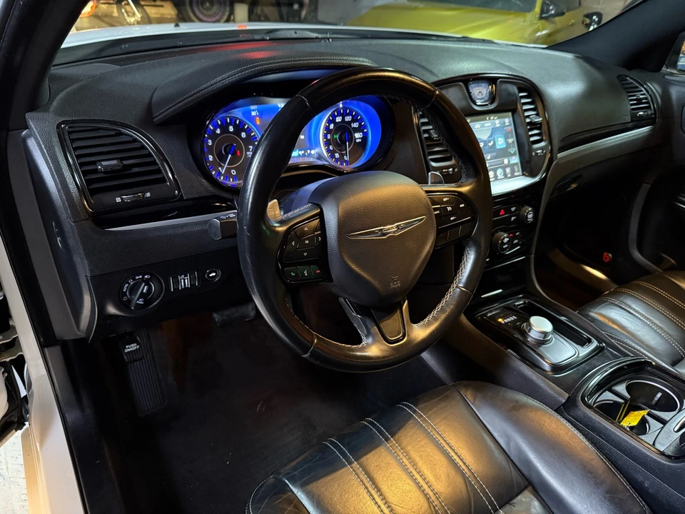 2017 Chrysler 300 (2005-2023) - Image 9 of 12