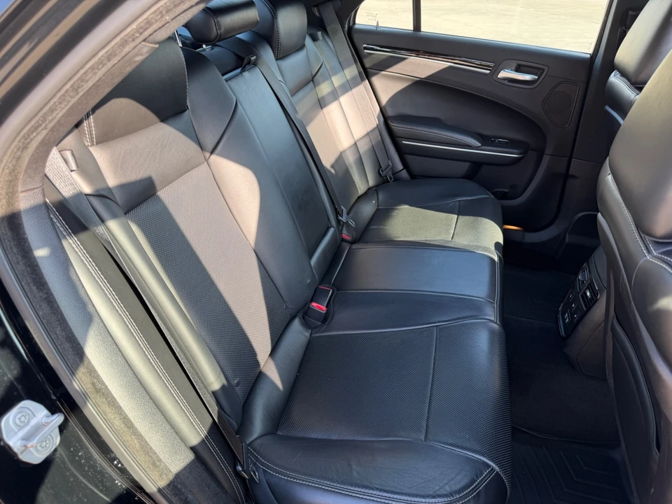 2017 Chrysler 300 (2005-2023) - Image 6 of 21