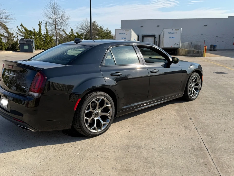 2017 Chrysler 300 (2005-2023) - Image 11 of 21