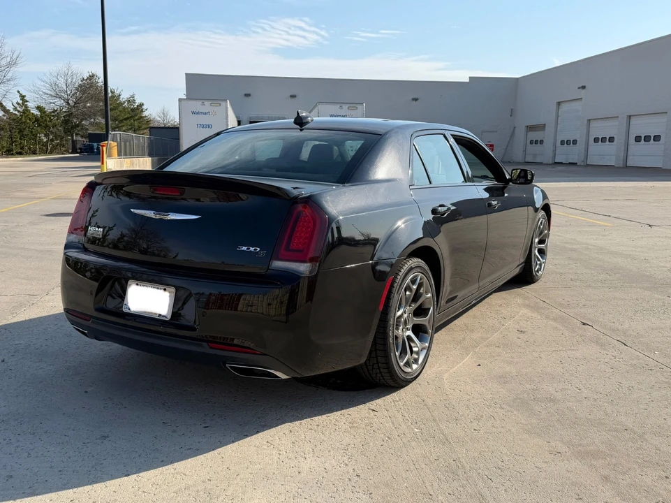 2017 Chrysler 300 (2005-2023) - Image 9 of 21