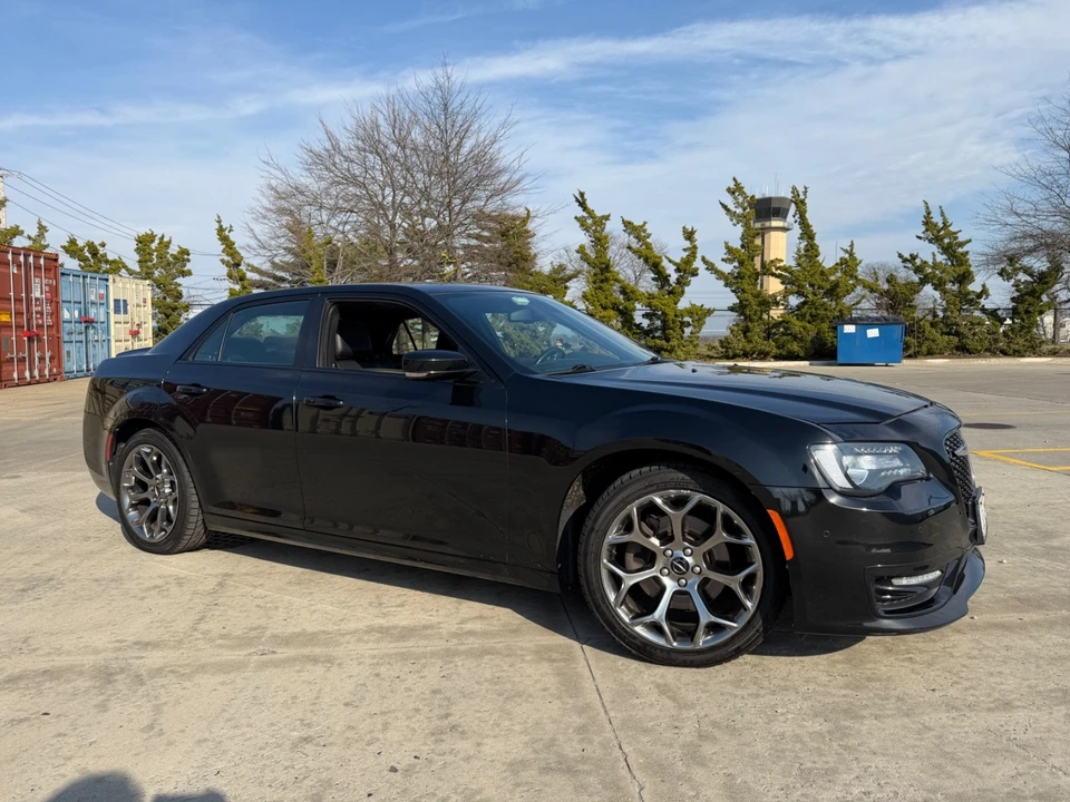 2017 Chrysler 300 (2005-2023) - Image 12 of 21