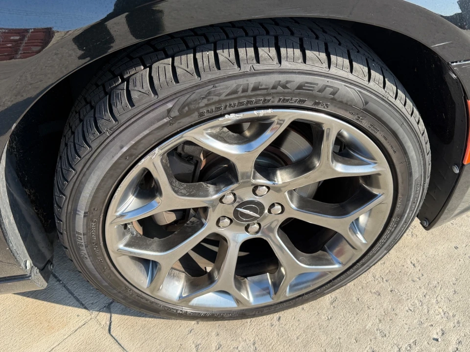 2017 Chrysler 300 (2005-2023) - Image 16 of 21