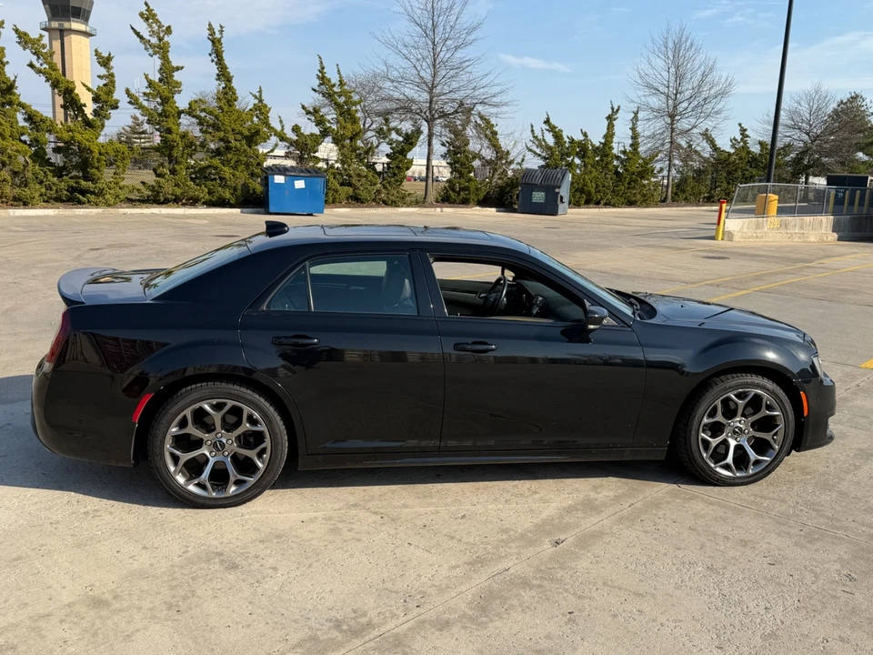2017 Chrysler 300 (2005-2023) - Image 7 of 21