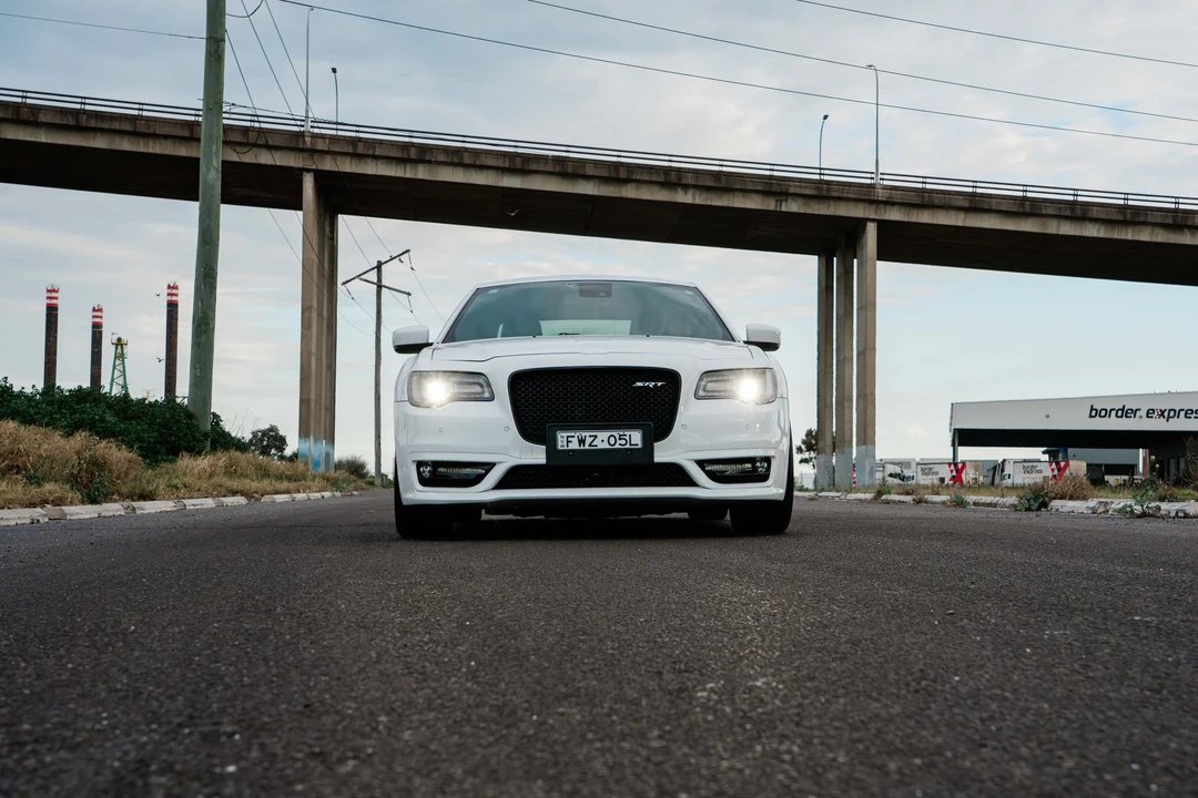 2017 Chrysler 300 (2005-2023) - Image 2 of 31