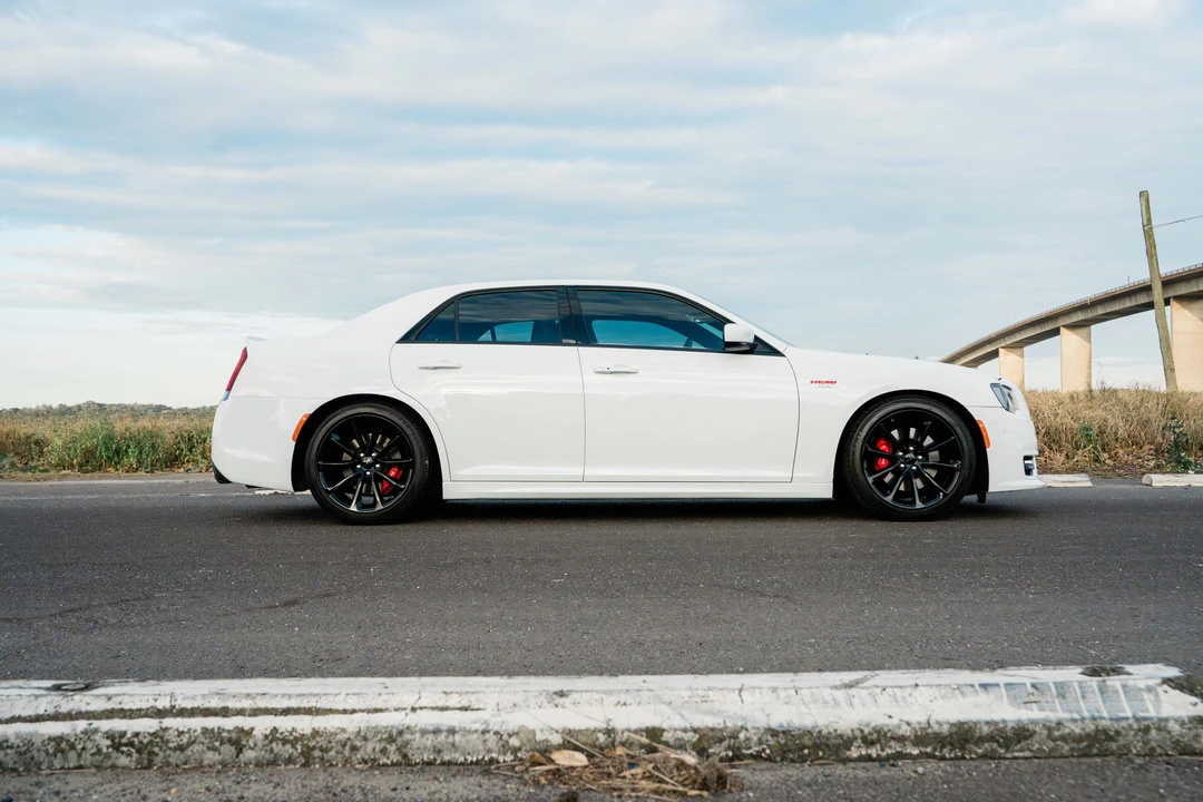 2017 Chrysler 300 (2005-2023) - Image 4 of 31