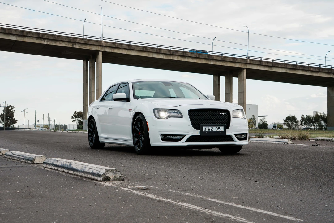 2017 Chrysler 300 (2005-2023) - Image 3 of 31