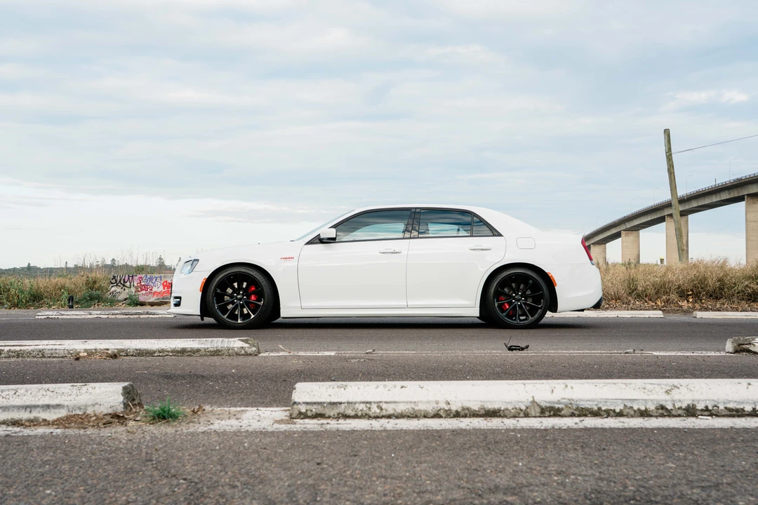 2017 Chrysler 300 (2005-2023) - Image 8 of 31