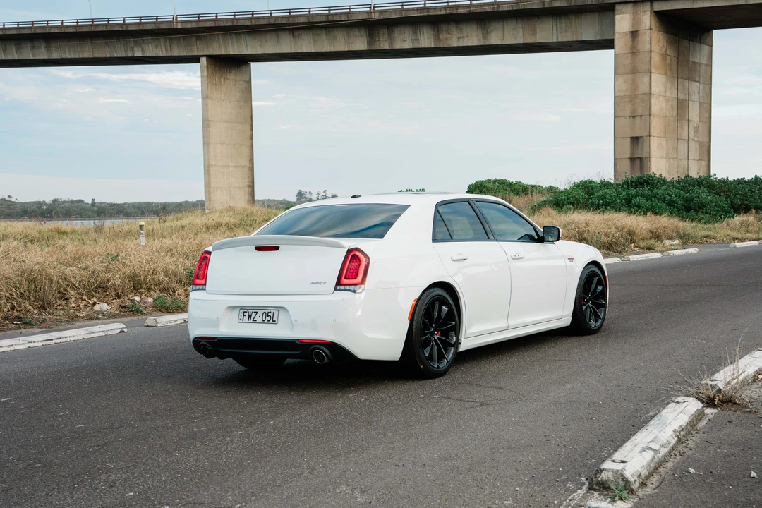 2017 Chrysler 300 (2005-2023) - Image 5 of 31