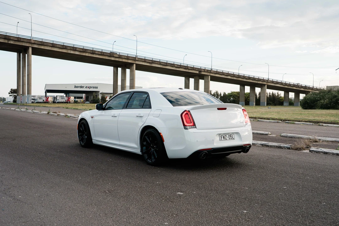 2017 Chrysler 300 (2005-2023) - Image 7 of 31