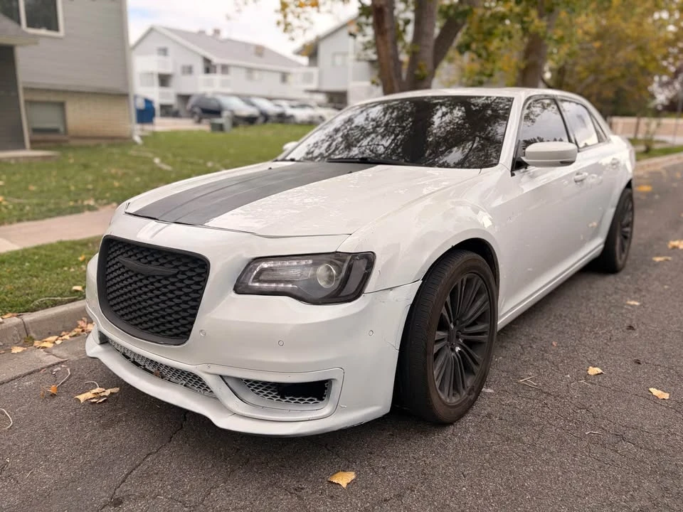 2017 Chrysler 300 (2005-2023) - Image 2 of 19