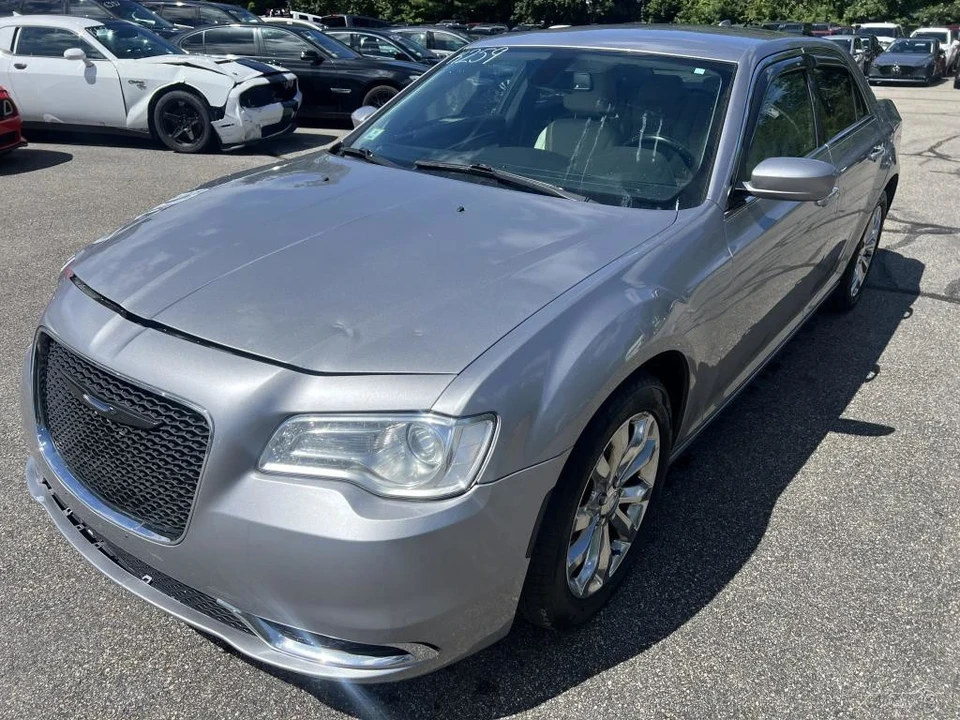 2017 Chrysler 300 (2005-2023) - Image 10 of 12
