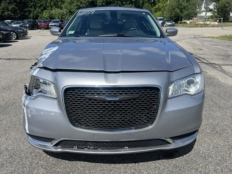 2017 Chrysler 300 (2005-2023) - Image 3 of 12