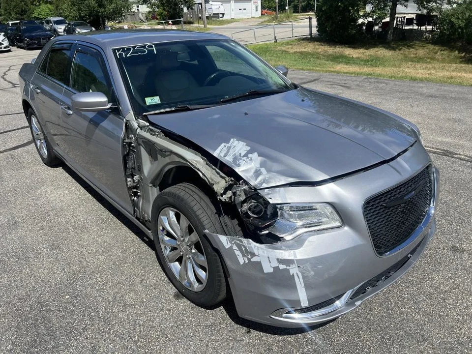 2017 Chrysler 300 (2005-2023) - Image 9 of 12