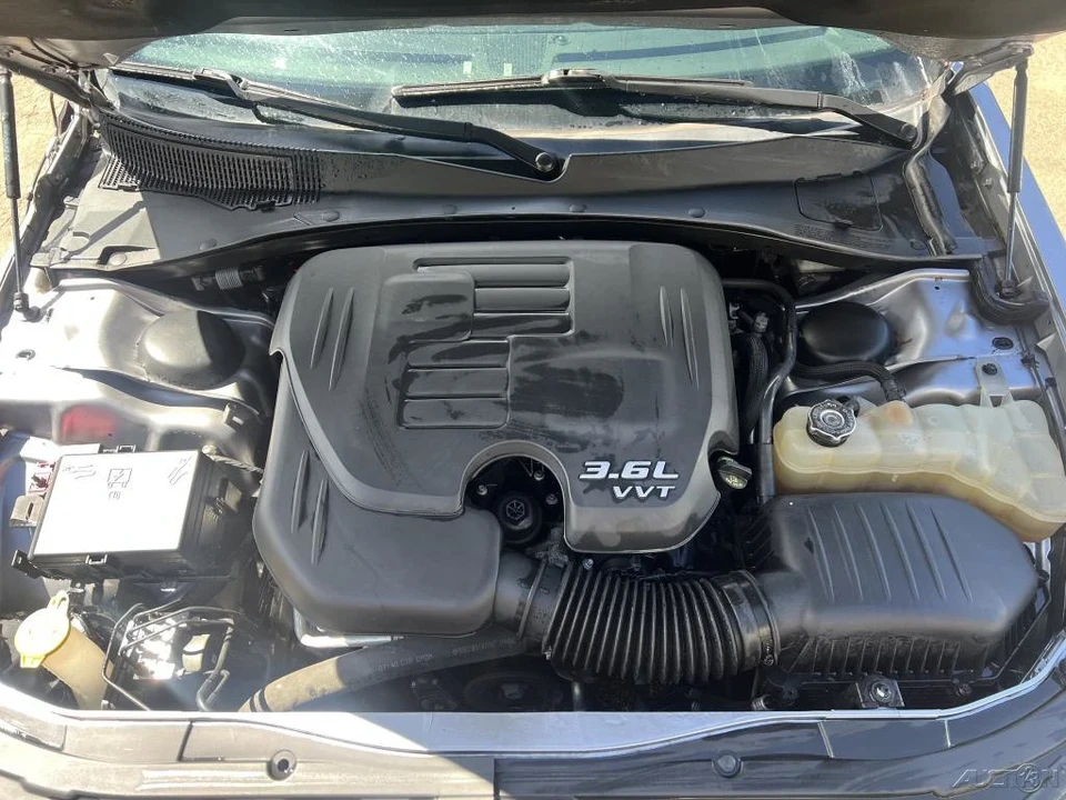 2017 Chrysler 300 (2005-2023) - Image 5 of 12