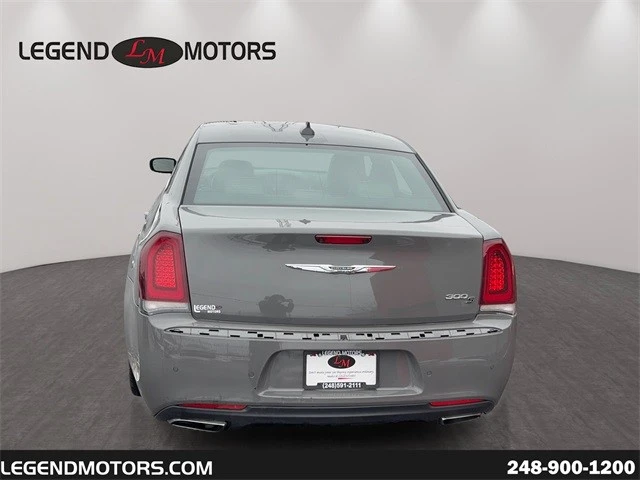 2017 Chrysler 300 (2005-2023) - Image 7 of 12