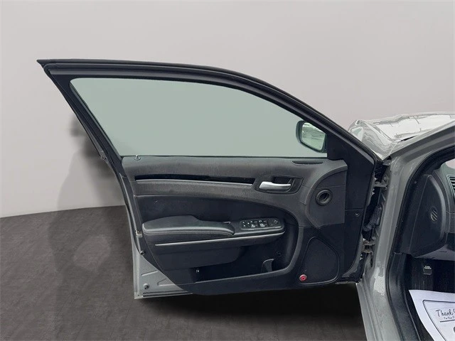 2017 Chrysler 300 (2005-2023) - Image 11 of 12