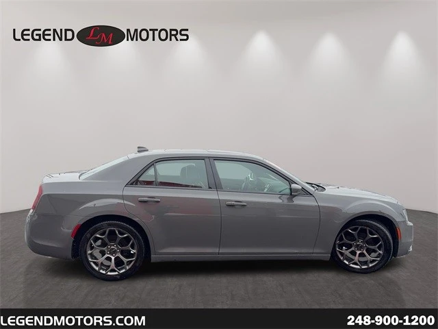 2017 Chrysler 300 (2005-2023) - Image 9 of 12