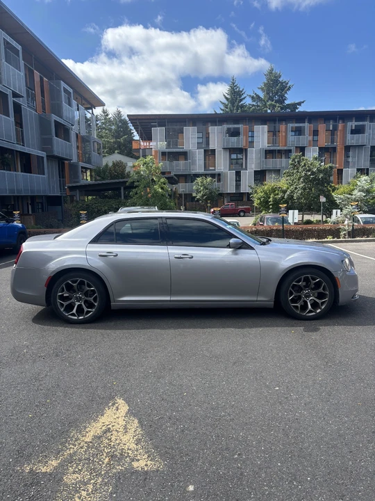 2017 Chrysler 300 (2005-2023) - Image 4 of 16