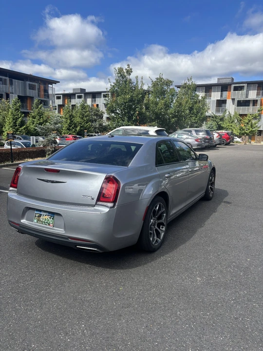 2017 Chrysler 300 (2005-2023) - Image 5 of 16