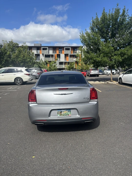 2017 Chrysler 300 (2005-2023) - Image 6 of 16