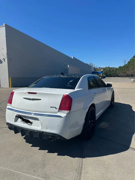 2017 Chrysler 300 (2005-2023) - Image 2 of 4