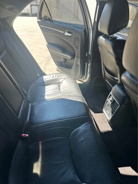 2017 Chrysler 300 (2005-2023) - Image 4 of 4
