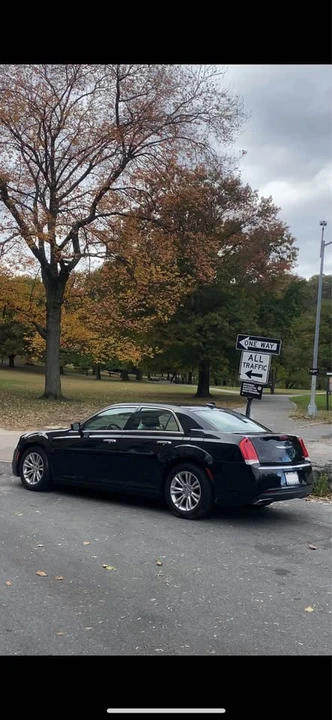2017 Chrysler 300 (2005-2023) - Image 2 of 8