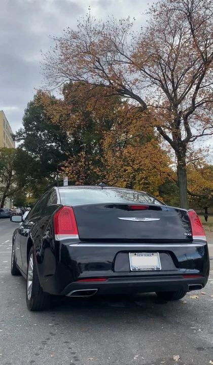 2017 Chrysler 300 (2005-2023) - Image 3 of 8