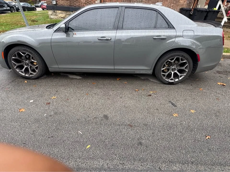 2017 Chrysler 300 (2005-2023) - Image 4 of 9