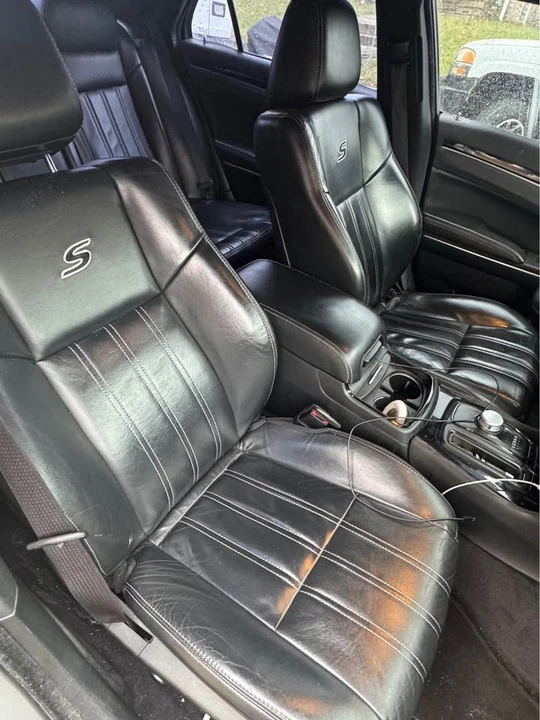2017 Chrysler 300 (2005-2023) - Image 6 of 9