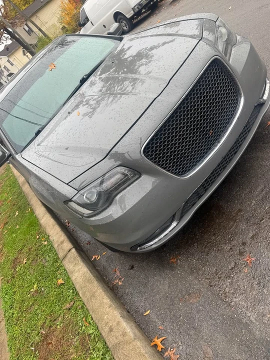 2017 Chrysler 300 (2005-2023) - Image 3 of 9