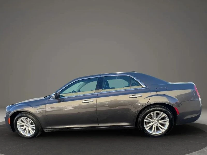 2017 Chrysler 300 (2005-2023) - Image 8 of 12