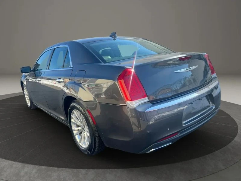2017 Chrysler 300 (2005-2023) - Image 7 of 12