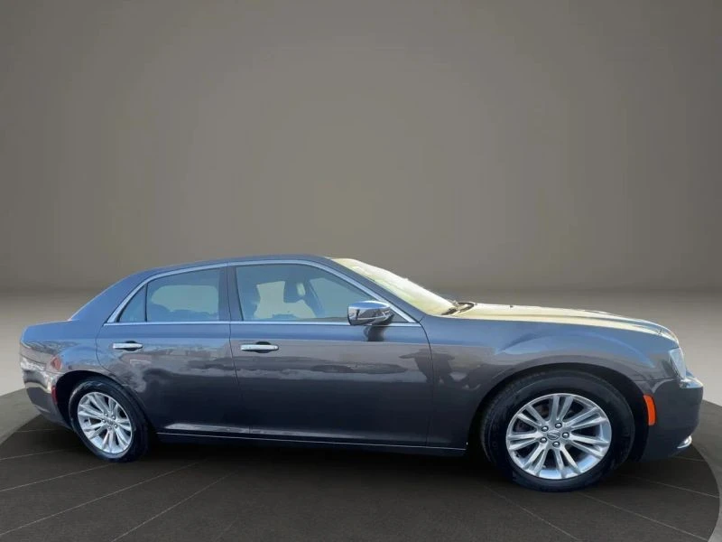 2017 Chrysler 300 (2005-2023) - Image 4 of 12
