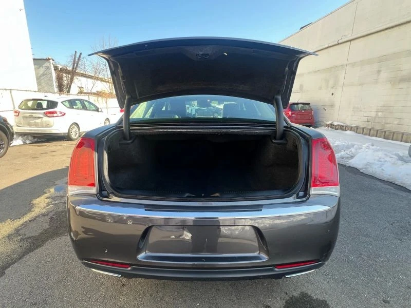 2017 Chrysler 300 (2005-2023) - Image 9 of 12