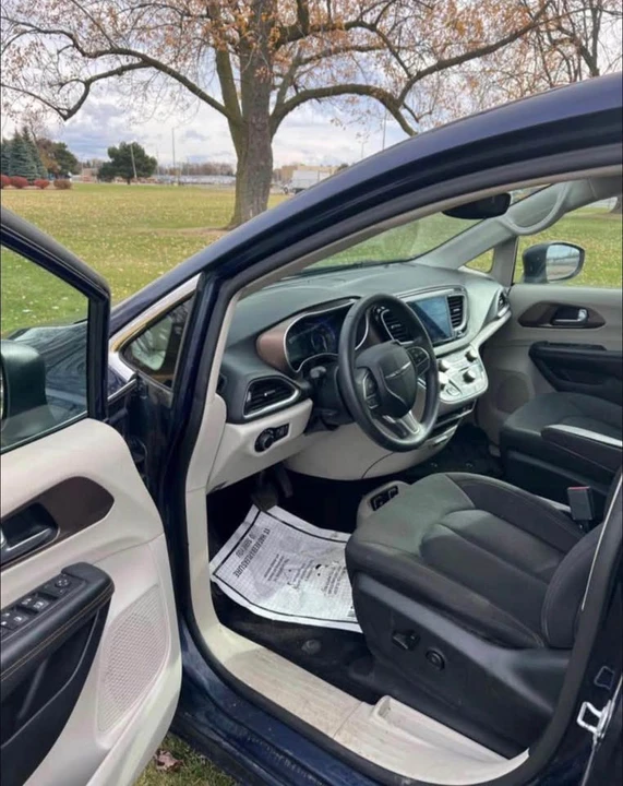 2017 Chrysler - Image 6 of 6