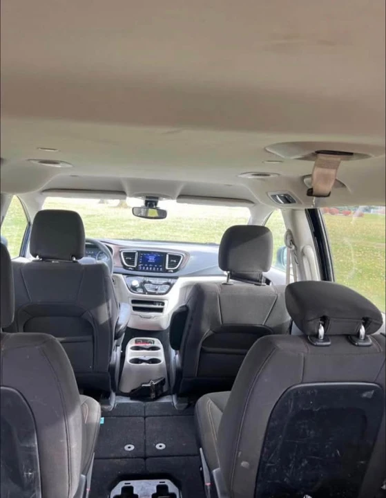 2017 Chrysler - Image 4 of 6