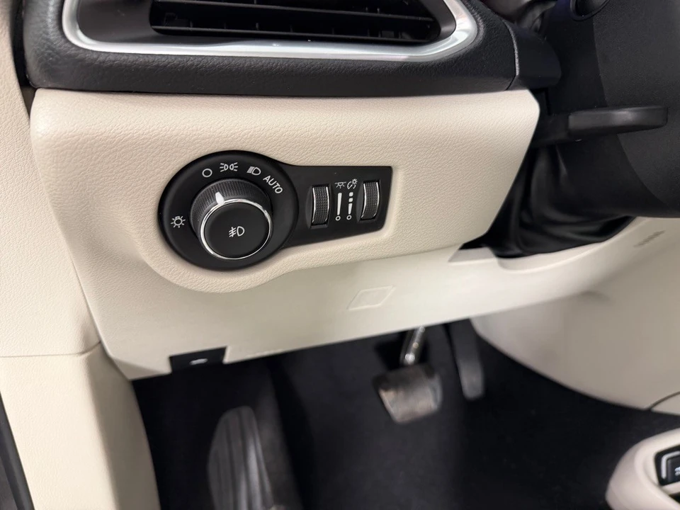 2017 Chrysler - Image 14 of 21