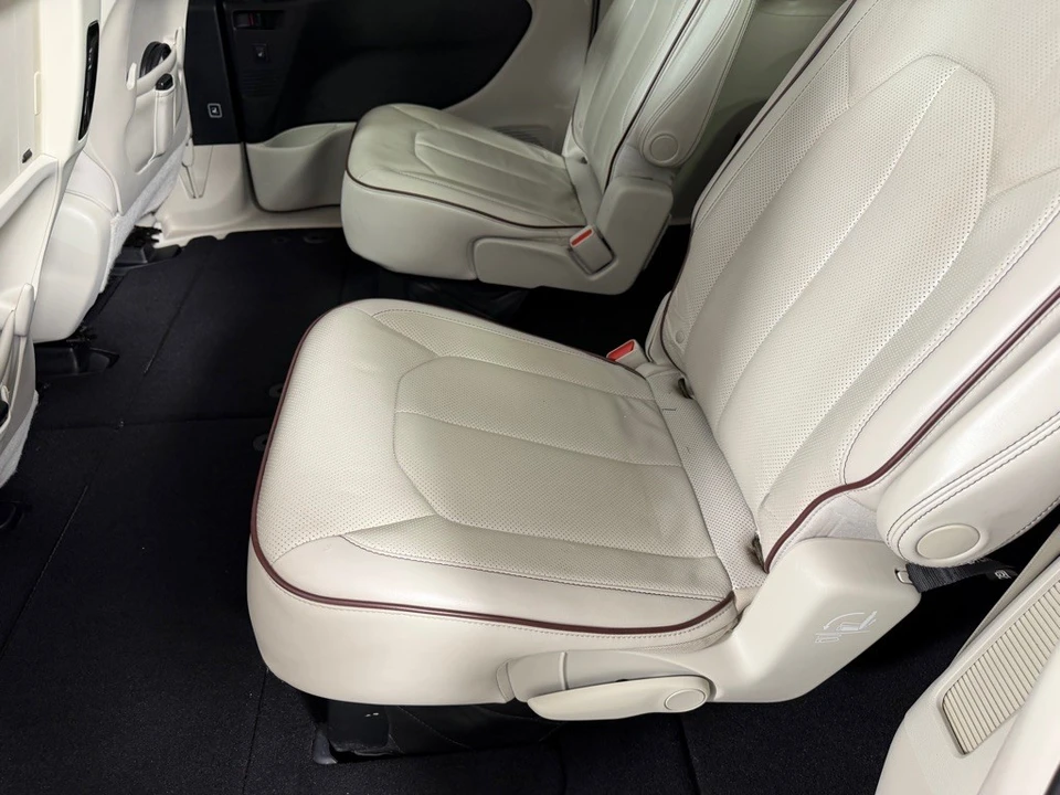 2017 Chrysler - Image 19 of 21