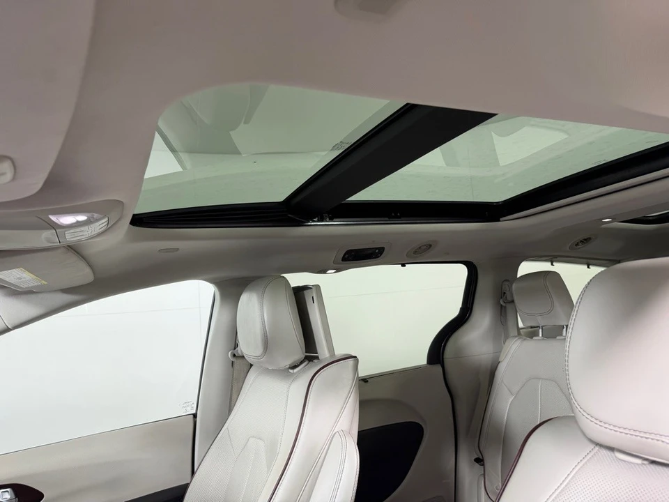 2017 Chrysler - Image 13 of 21