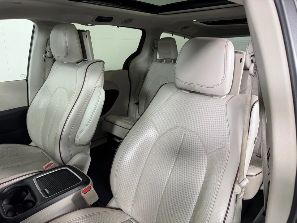 2017 Chrysler - Image 12 of 21