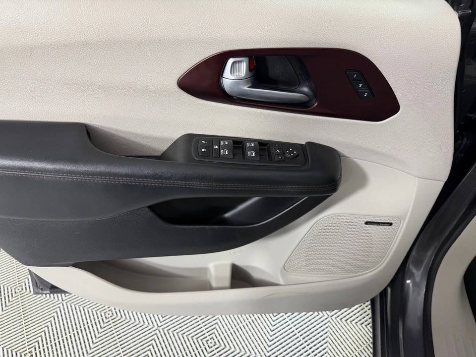 2017 Chrysler - Image 11 of 21