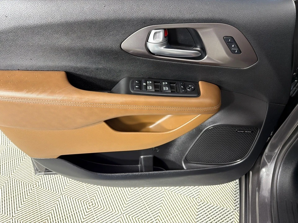 2017 Chrysler - Image 11 of 21