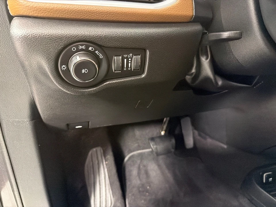 2017 Chrysler - Image 15 of 21