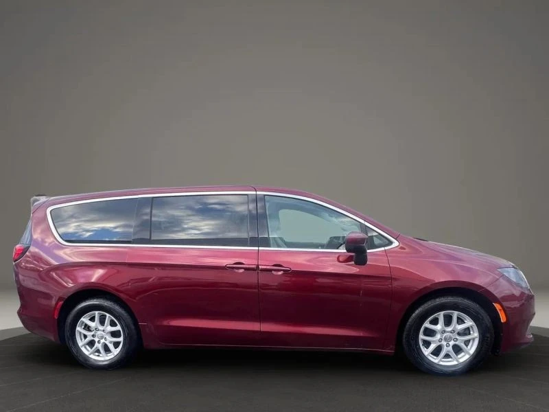 2017 Chrysler - Image 4 of 12