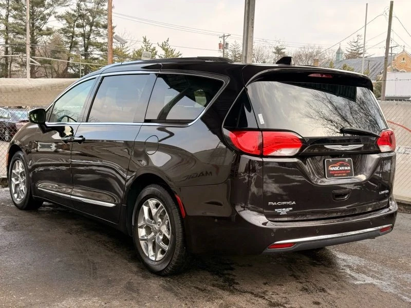 2017 Chrysler - Image 11 of 12