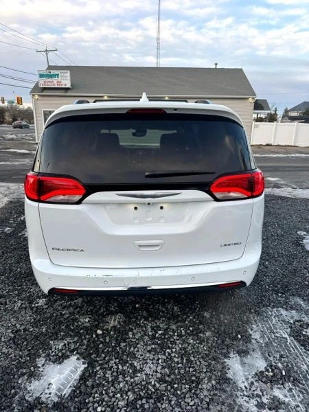 2017 Chrysler - Image 4 of 12