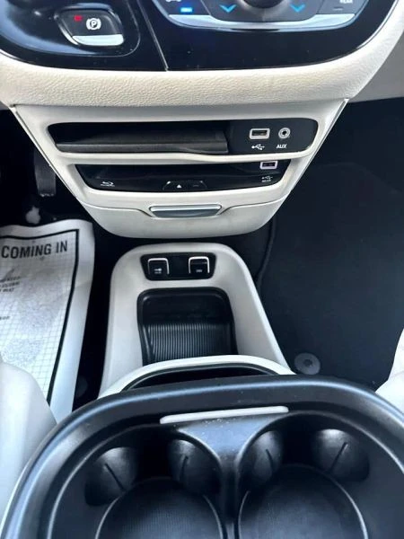 2017 Chrysler - Image 12 of 12