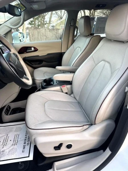 2017 Chrysler - Image 11 of 12