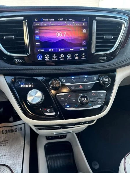 2017 Chrysler - Image 12 of 12